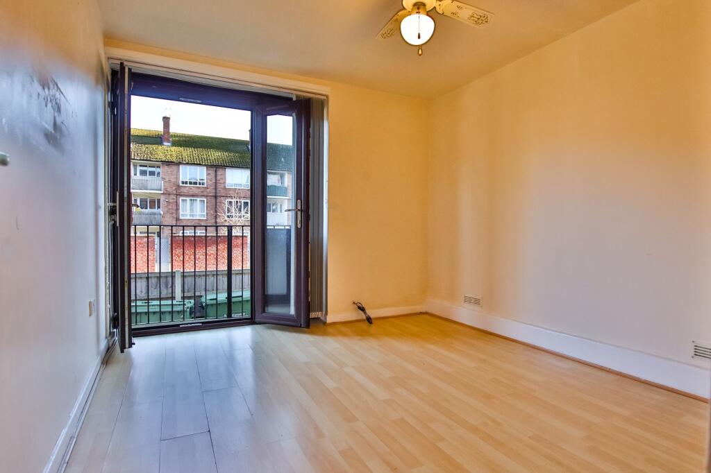 Apartment in Worcester, Worcestershire - View 4