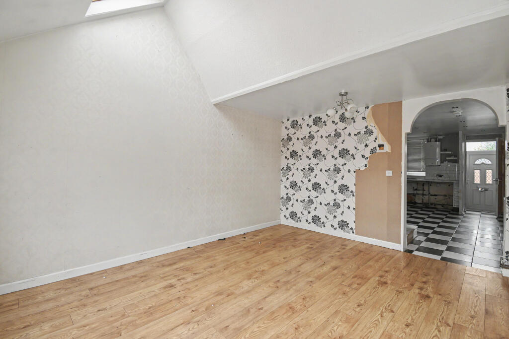 House in Kingston upon Thames - More