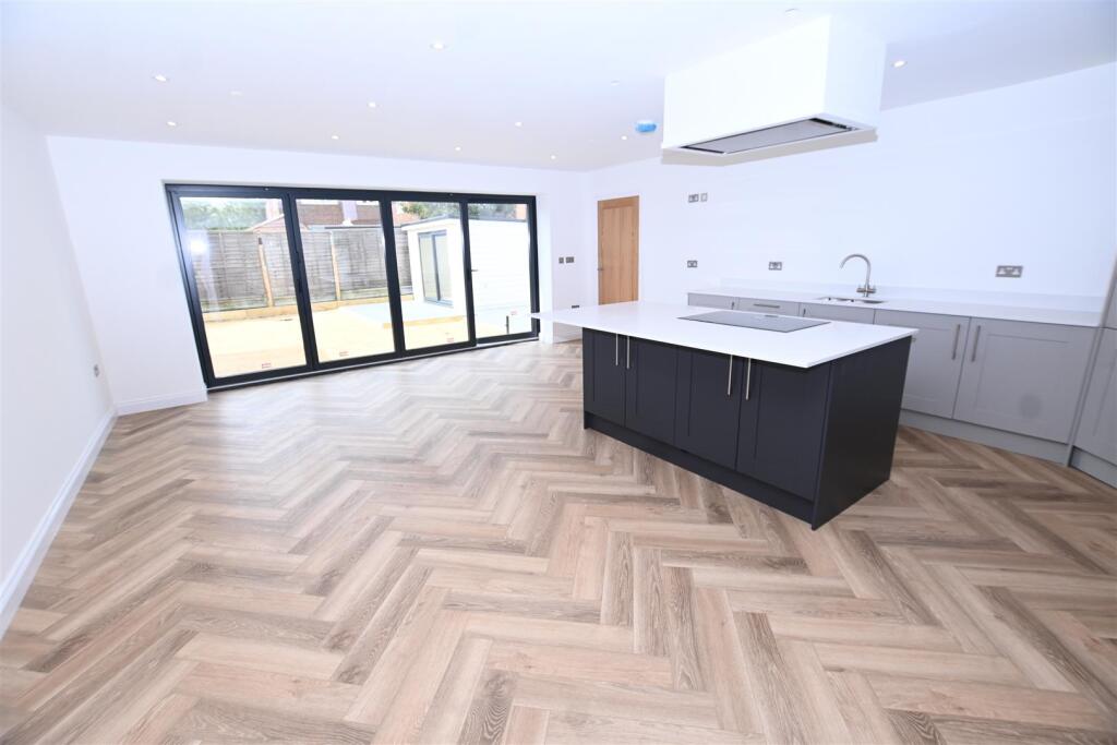 Park Road, Canvey Island photo 2