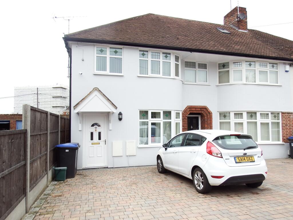 Main image of property: WOKING (ROOM TO LET) inc Bills