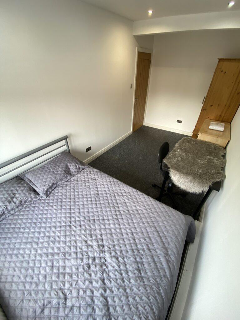 7 bedroom semi-detached house for rent