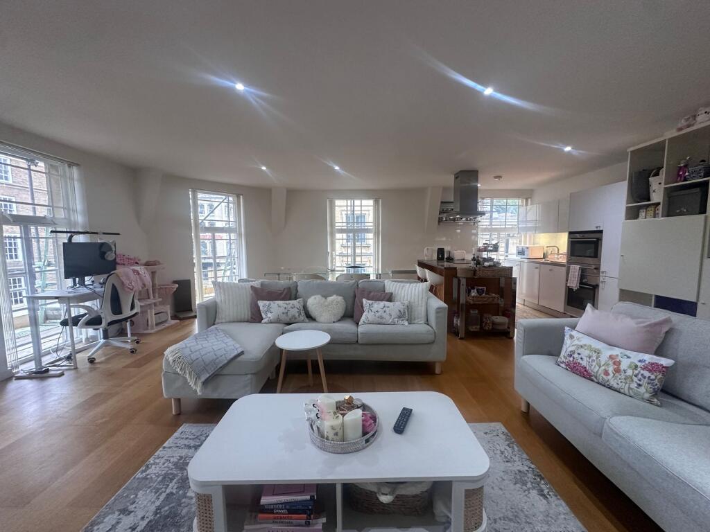 Apartment in Bristol, Canon's Marsh, City Centre - View 4