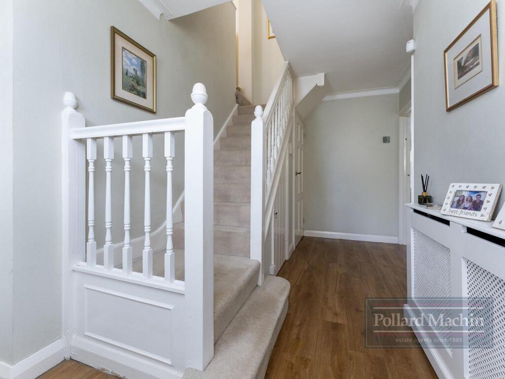 House in Croydon - View 3