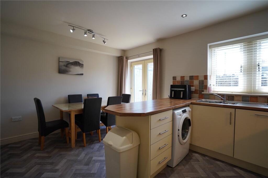 House in Bradford, West Yorkshire - View 3