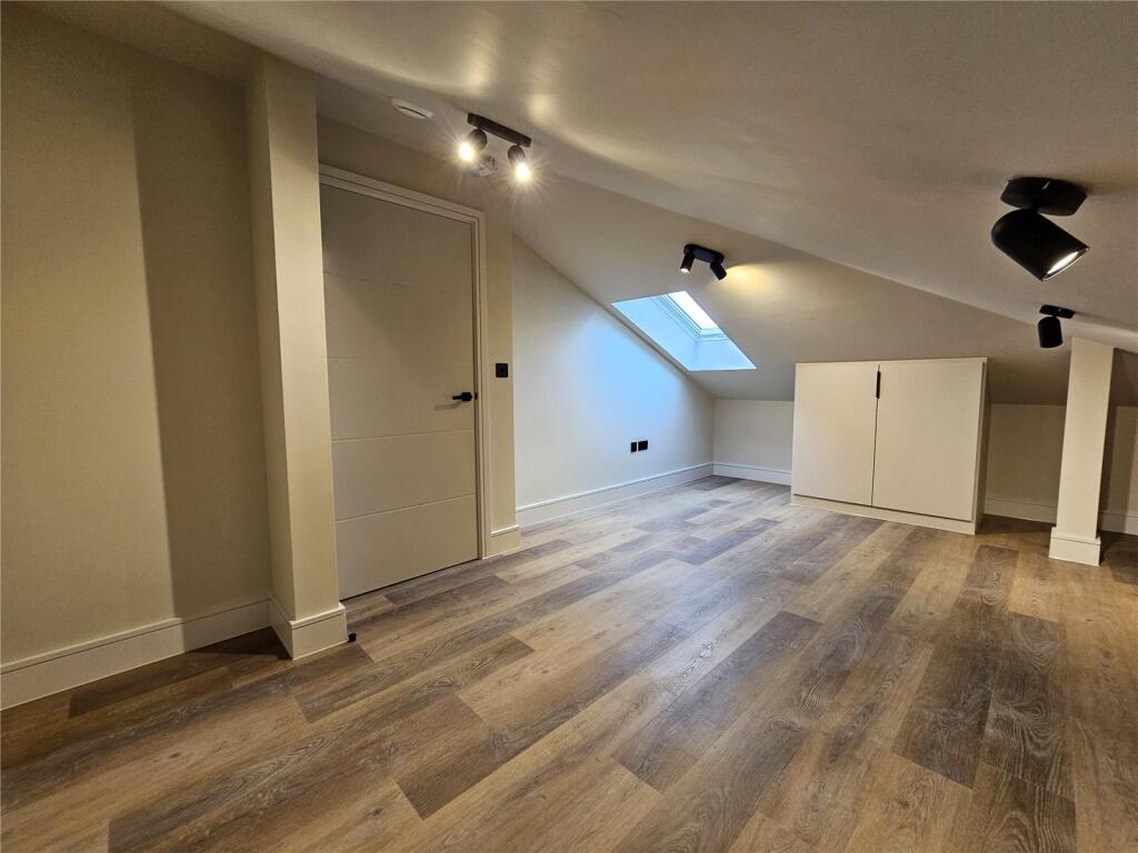 Apartment in Romford - View 2
