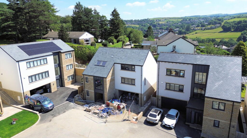 Main image of property: Little Croft Close, Greenfield Road, Holmfirth, West Yorkshire, HD9 2BD