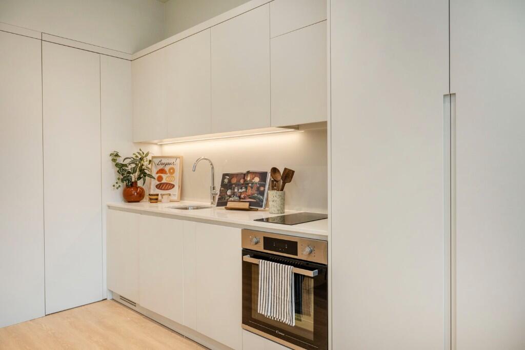 Main image of property: Selsdon Way, London, E14