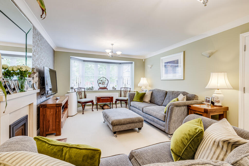 House in Rochford, Rayleigh - More
