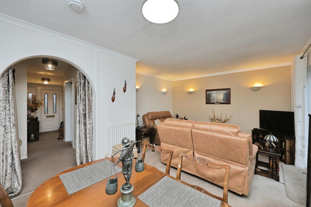 Blithemeadow Drive, Norwich photo 3