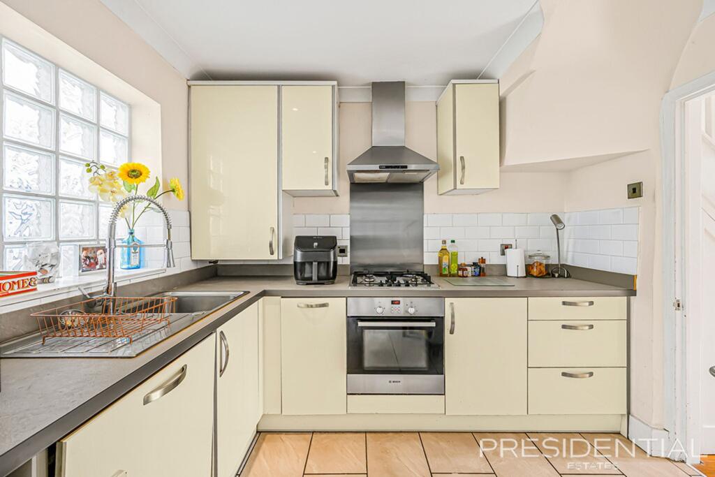 House in Epping Forest, Loughton - View 3
