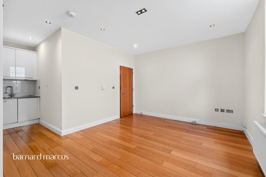 Apartment in London - View 3