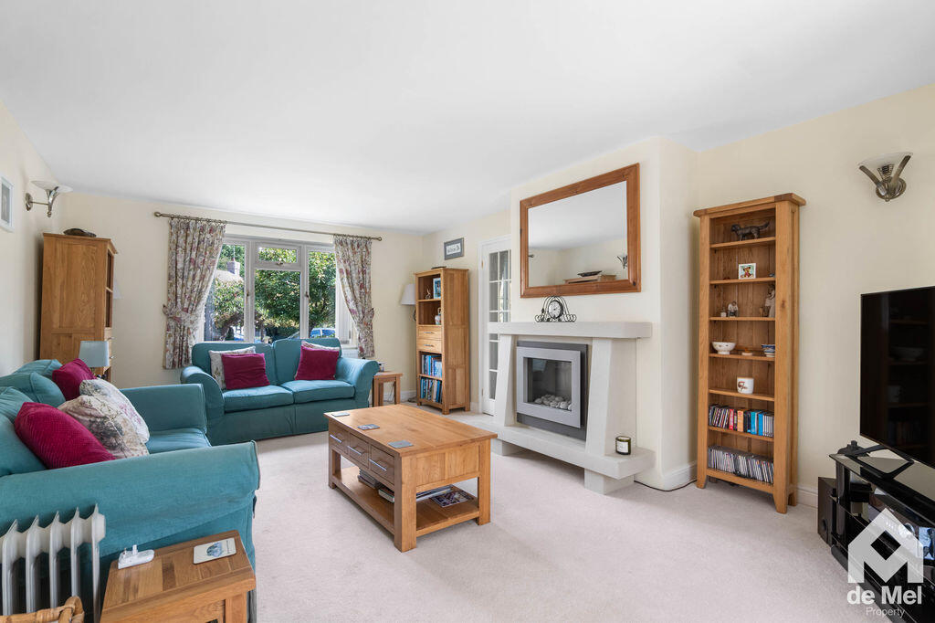 House in Gloucester - View 3