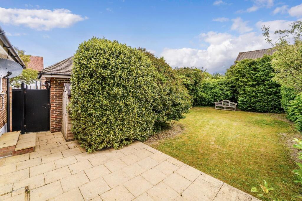 House in Kingston upon Thames - More