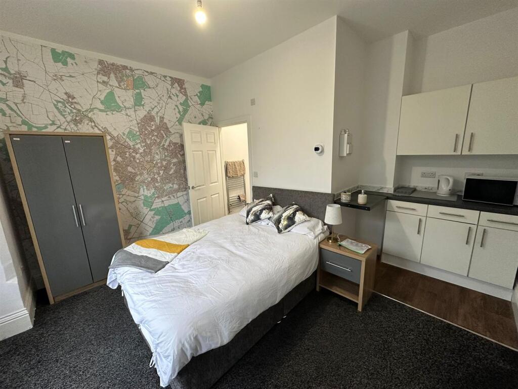 Main image of property: *En-Suite Room* Woodhouse Road, Mansfield