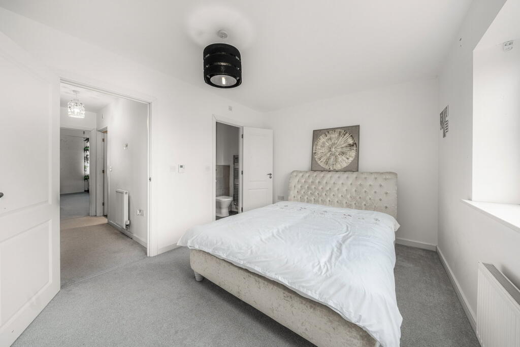 House in Sutton - More