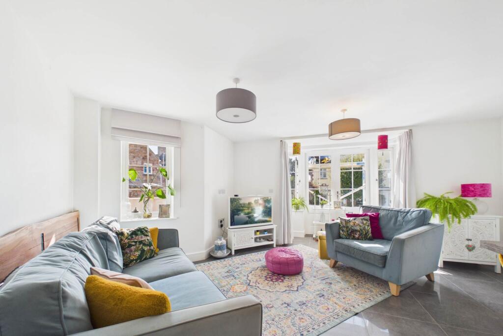 2-bed flat on Rue Du Hocq, St Clement, £575,000