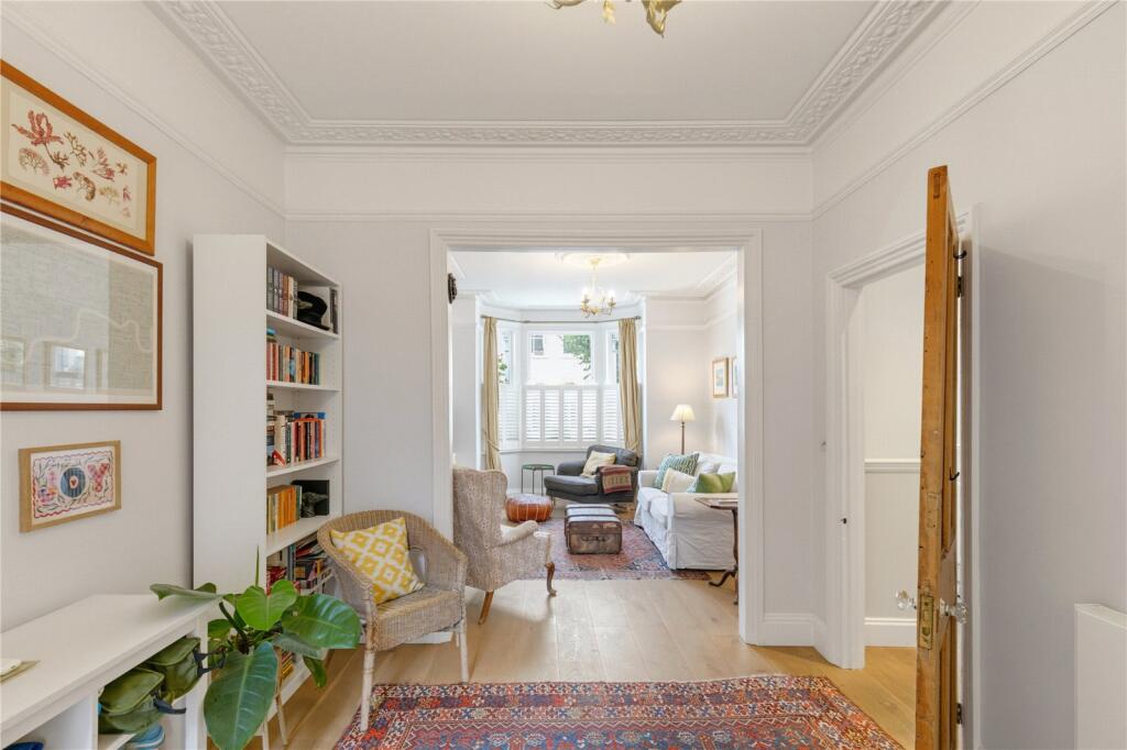 House in London, Clapham Junction - More