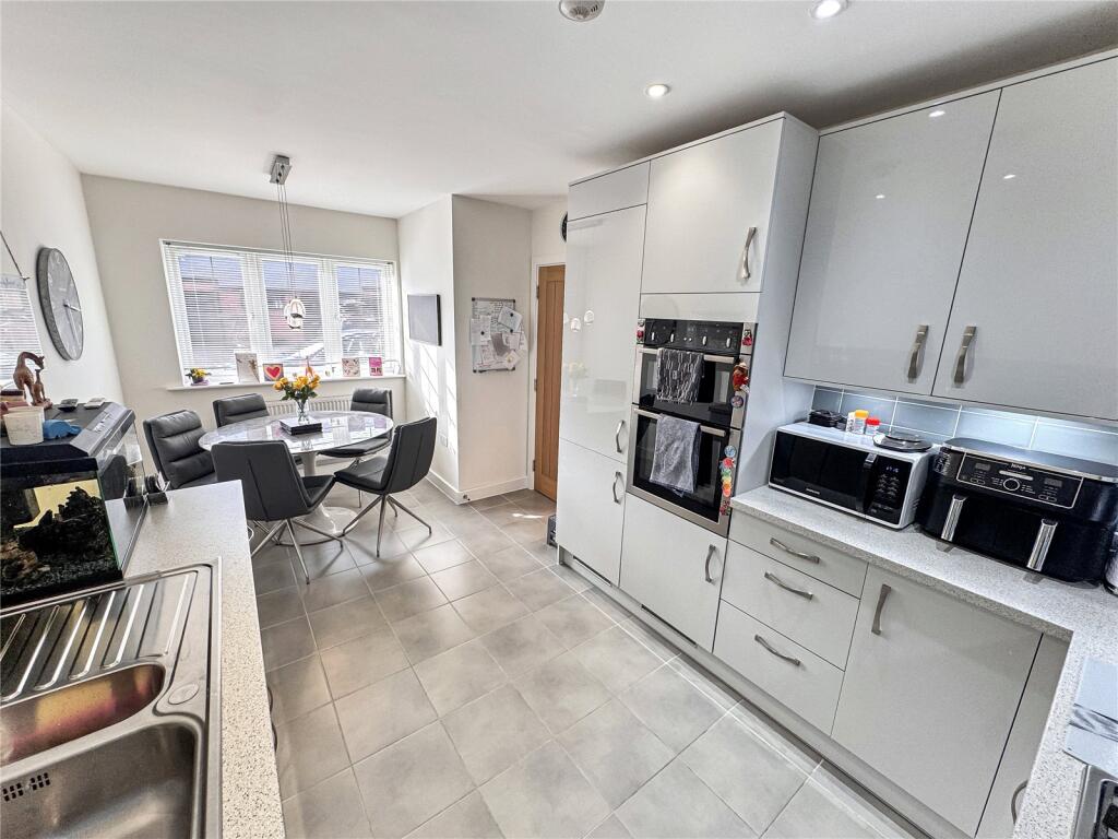 Bargain Close, Nursling, Southampton, Hampshire, SO16 photo 4