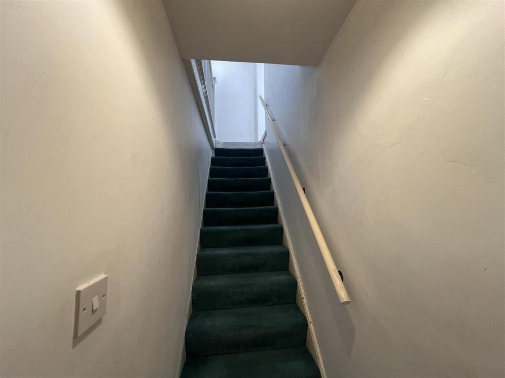 Apartment in Bristol - View 3