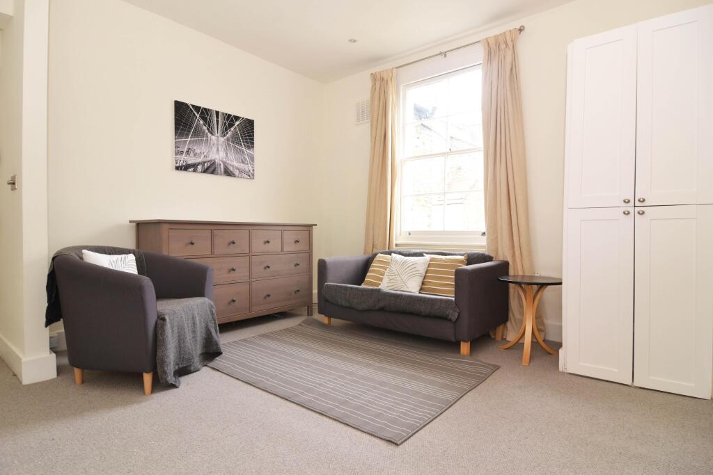 Micklethwaite Road, 
Earls Court, SW6 – pohled 4