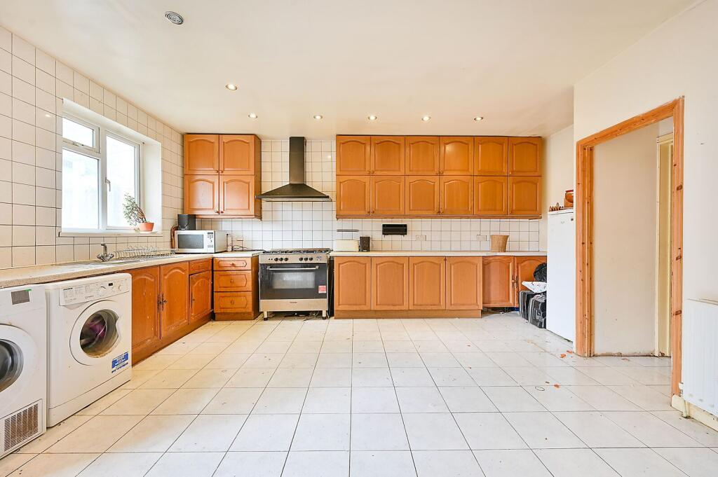 Greenford Avenue, Hanwell, London, W7 photo 4