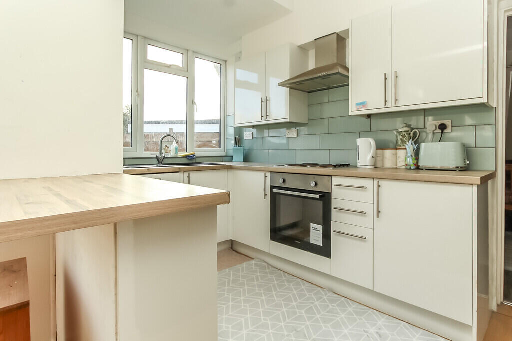 House in Northampton, Wellingborough - View 2