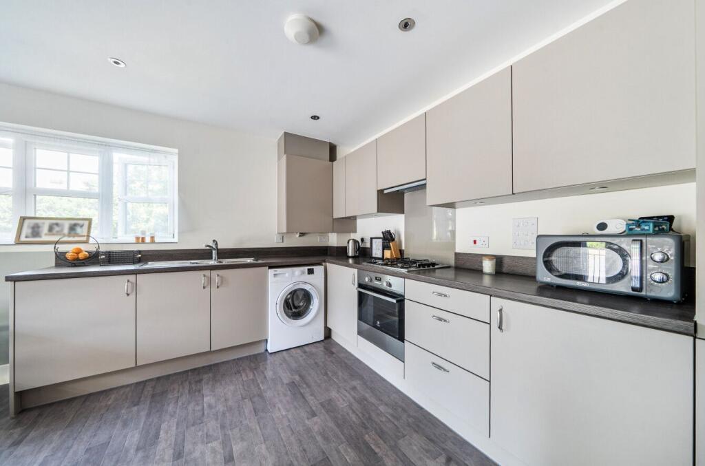 Apartment in Redhill - View 4