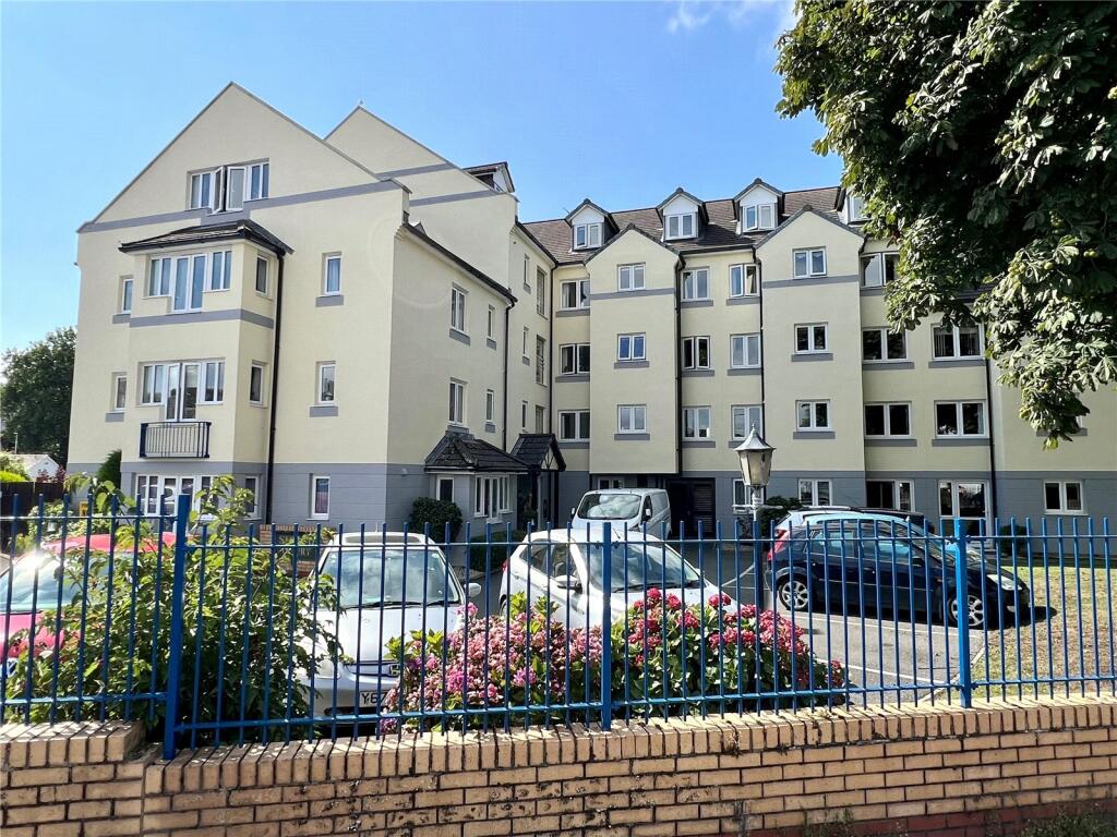 1-bed flat on Chingswell Street, Bideford, Devon, £130,000
