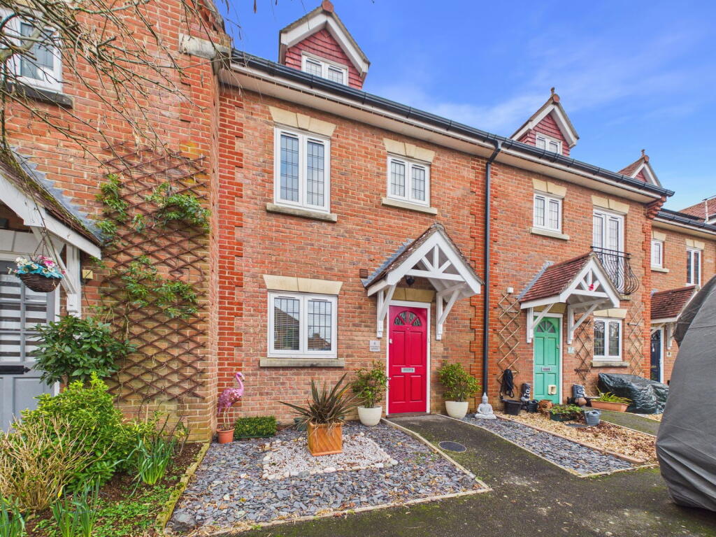 Main image of property: Wraysbury Gardens, Lancing, BN15 9RT