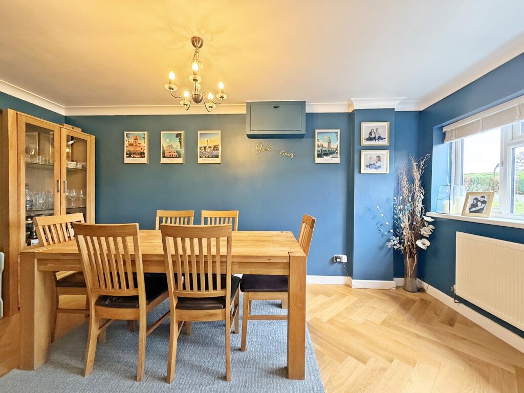 House in Rhondda Cynon Taff. CF38 1UH, Llantwit Fardre - View 3