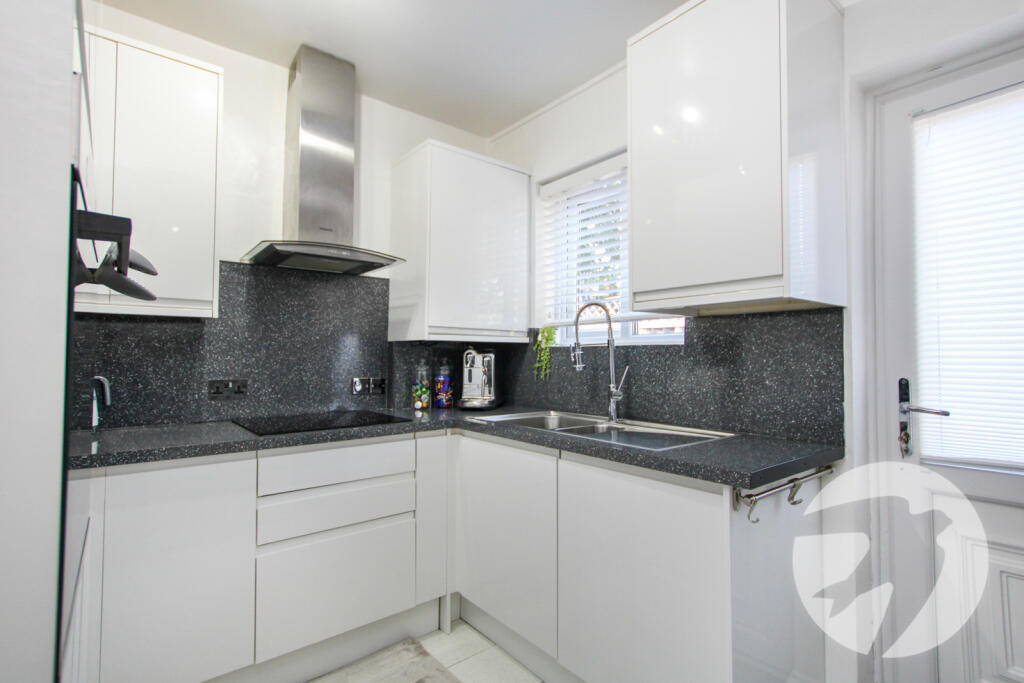 Campfield Road, Eltham, London, SE9 photo 3