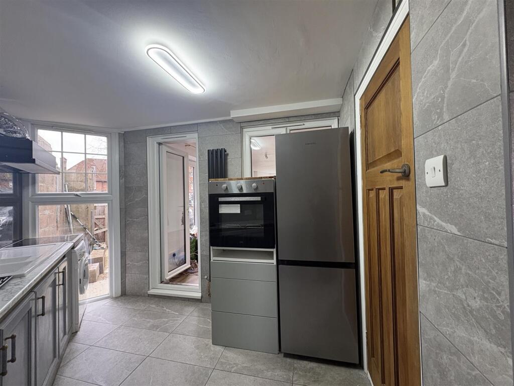 Main image of property: Oxford Road, Tilehurst, Reading