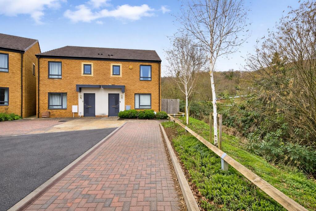 3-bed semi-detached on Dauncey Close, Wotton-Under-Edge, £163,750