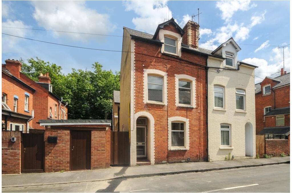 Main image of property: Frog Grove Lane, Wood Street, Wood Street Village, Guildford, GU3 3HD