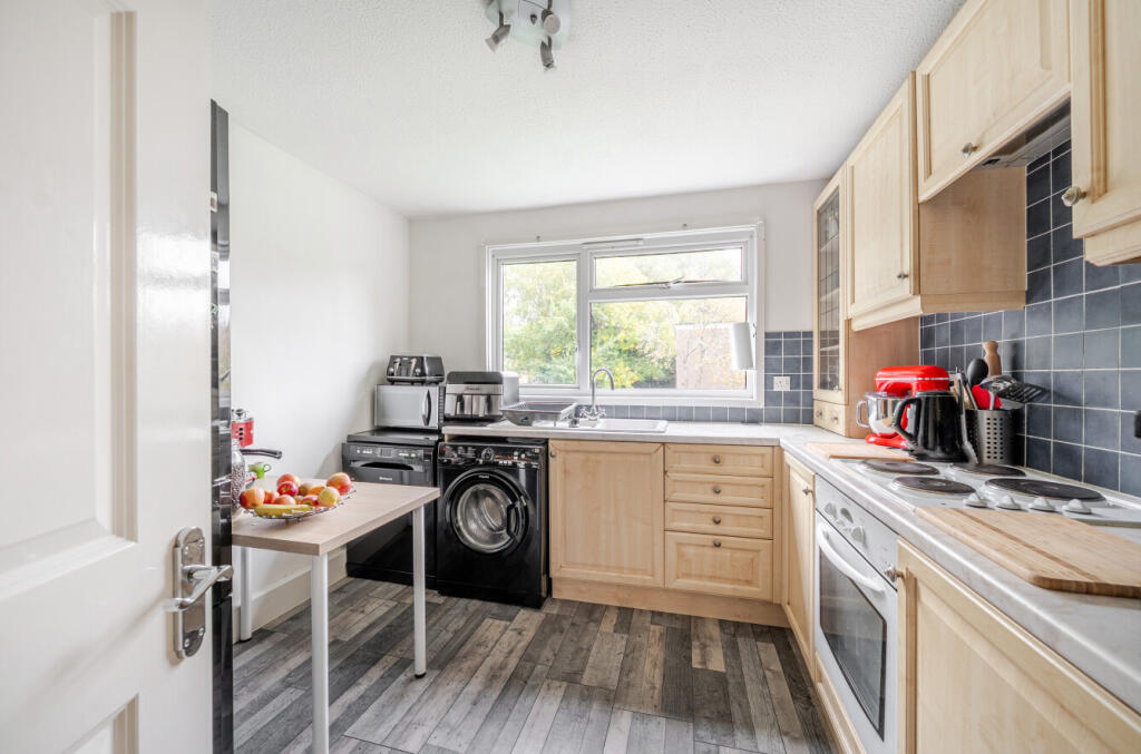 Apartment in Horsham, West Sussex - View 3