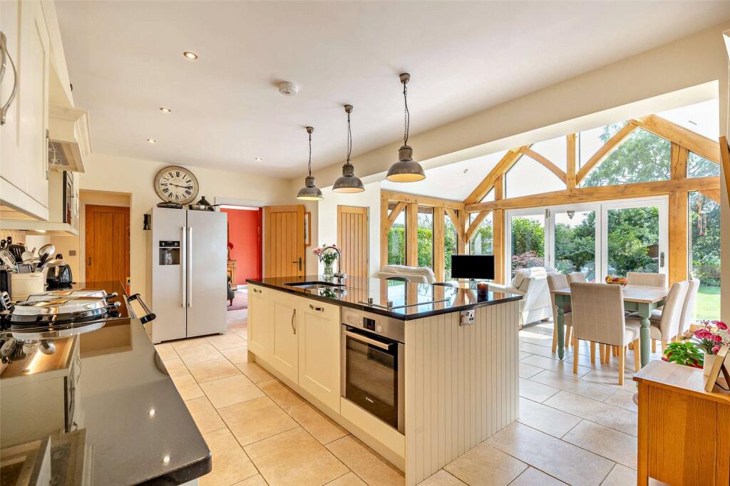 House in Stoke-on-Trent - View 4