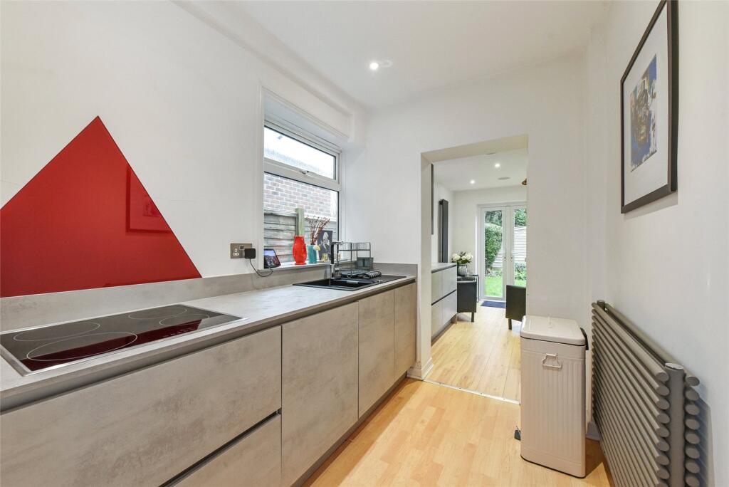 Kingsham Avenue, Chichester, West Sussex, PO19 - View 6