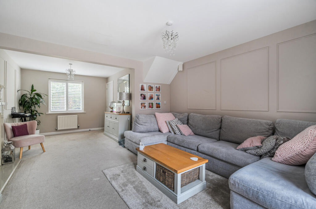 House in Three Mile Cross, Mereoak Park, Shinfield - View 2