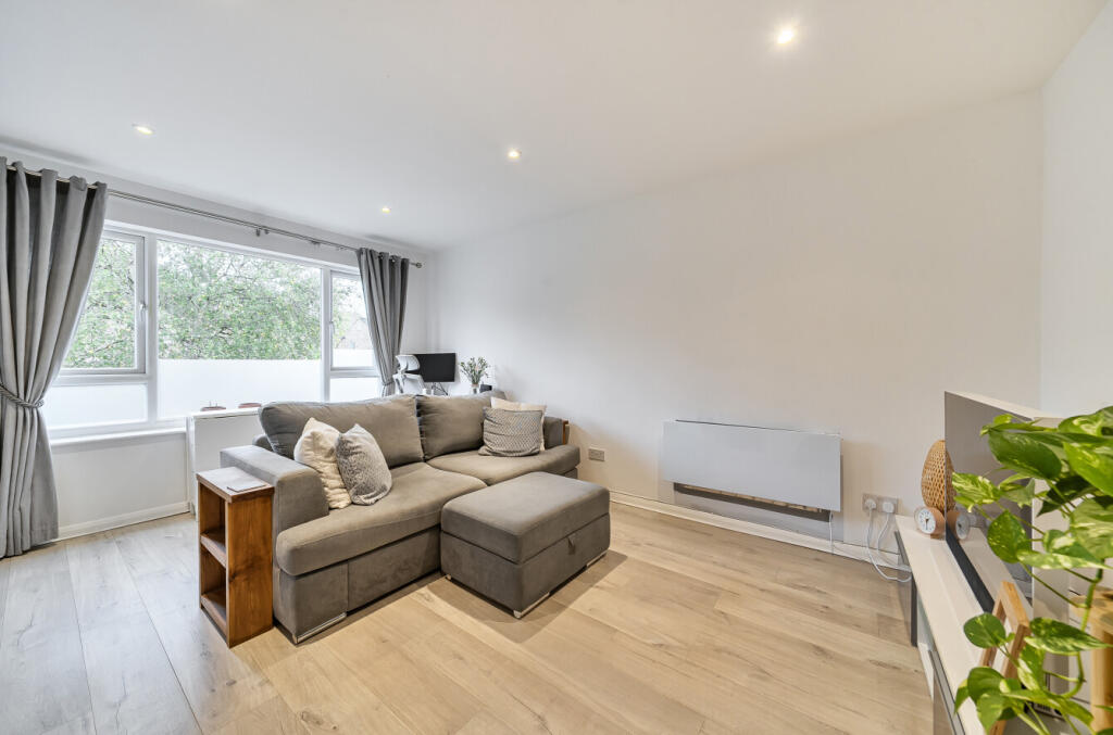 Apartment in Bracknell - View 5