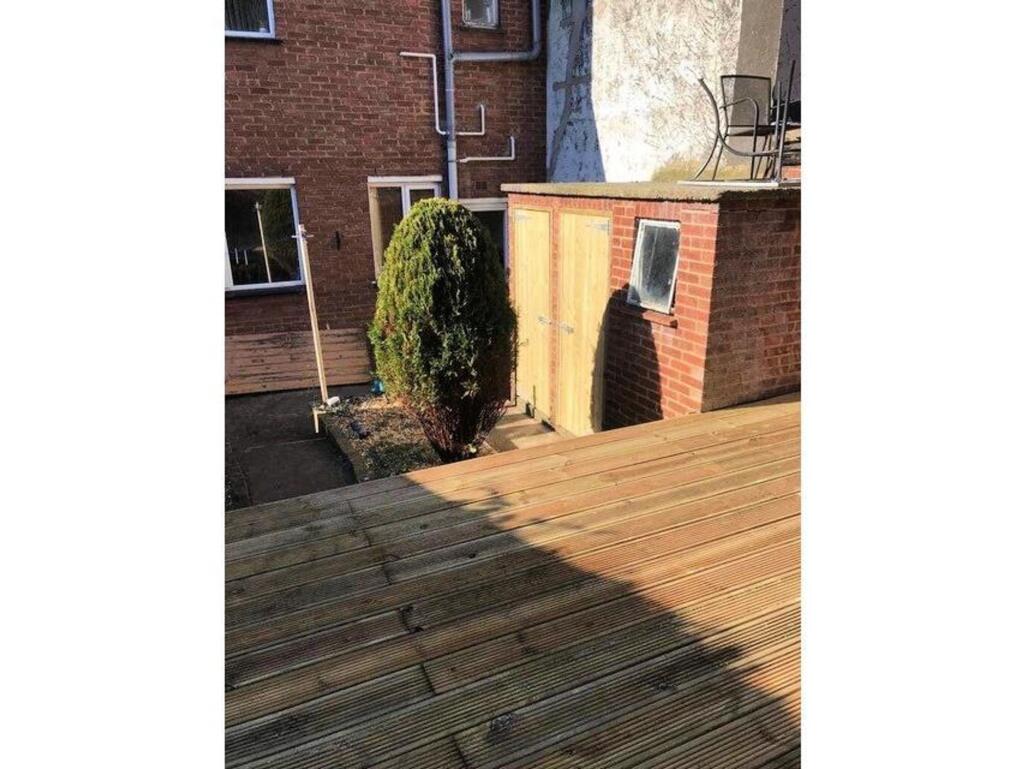 1 bedroom house share for rent