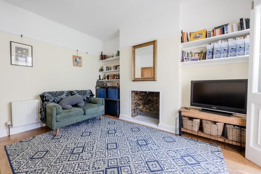 Apartment in Southend-on-Sea - View 5