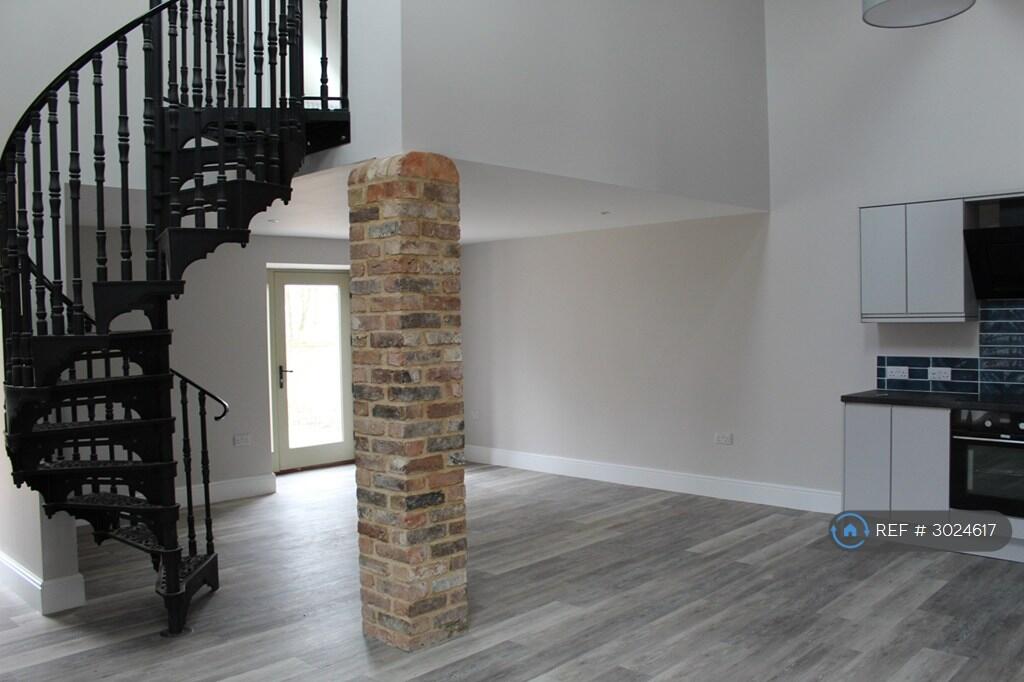 House in Lincoln - View 4