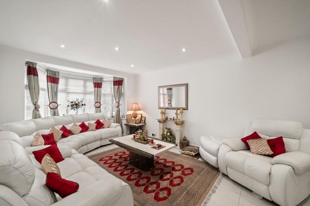 House in London - View 2