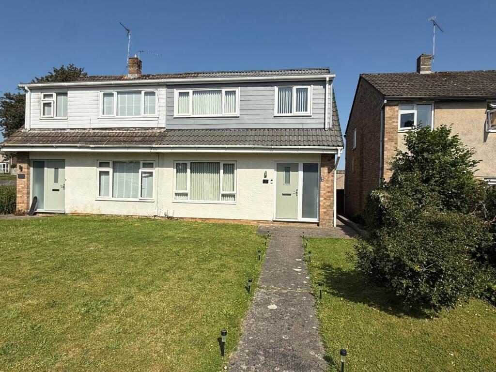 3-bed semi-detached on Dunster Gardens, Nailsea, North Somerset, BS48, £325,000