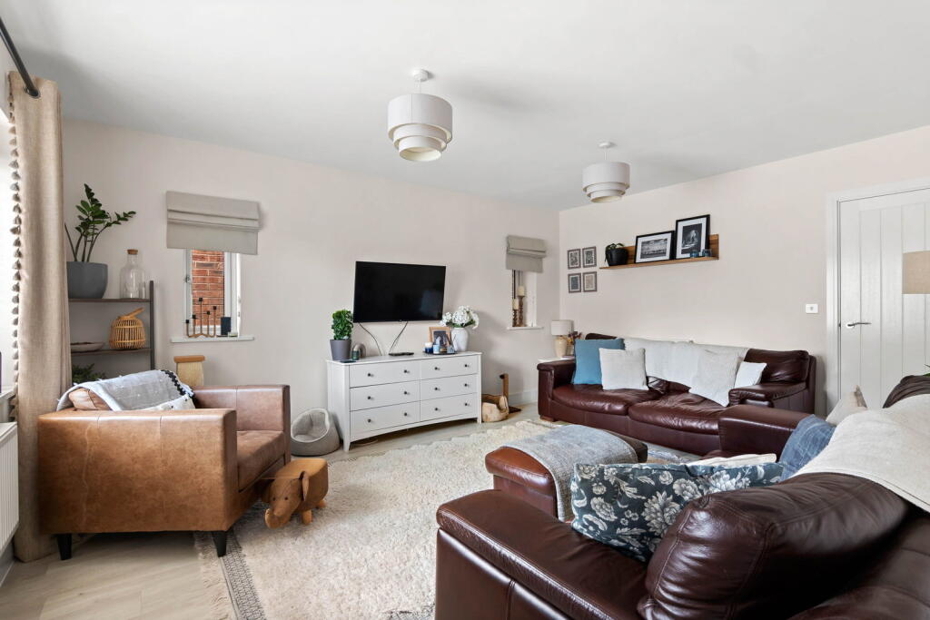 House in Worcester - View 4