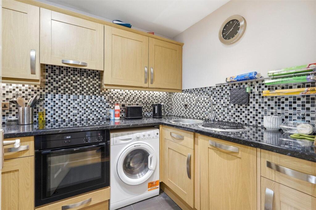 Apartment in London - View 5
