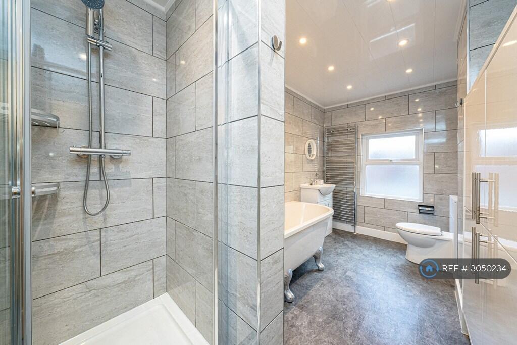 House in Knowsley, Prescot - More