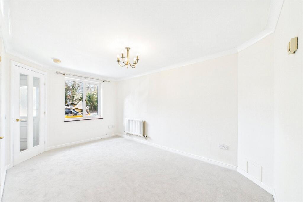 House in Reading, Warfield - View 2