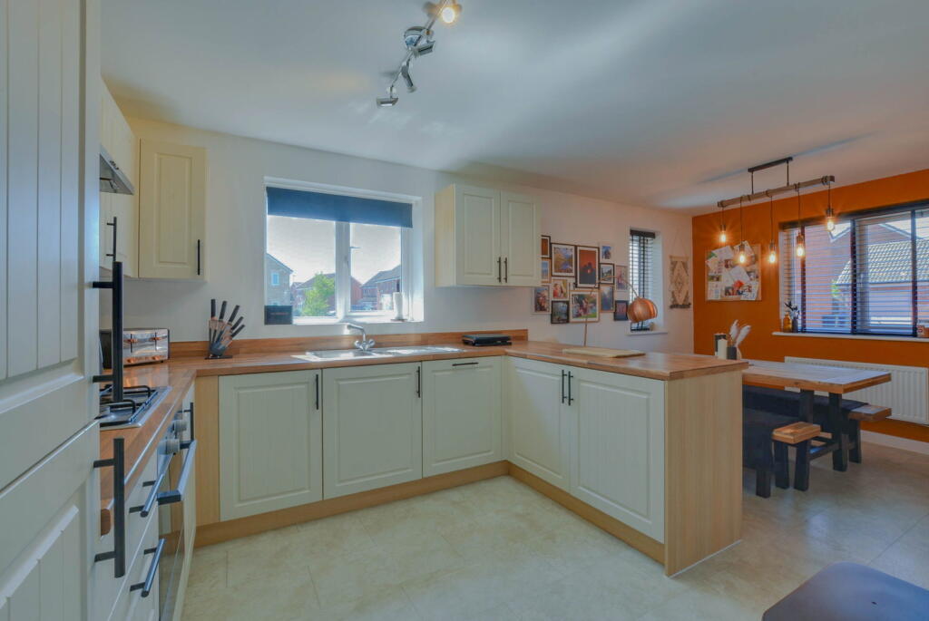 House in Melksham, George Ward Gardens - View 3