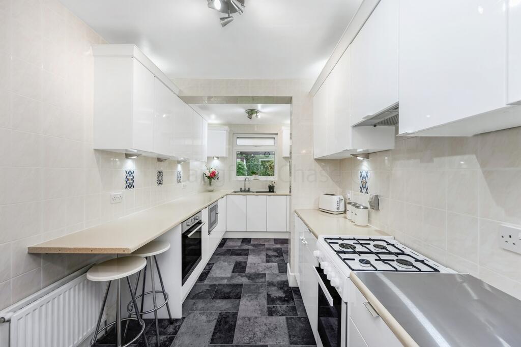 Alverstone Avenue, Barnet, EN4 photo 3